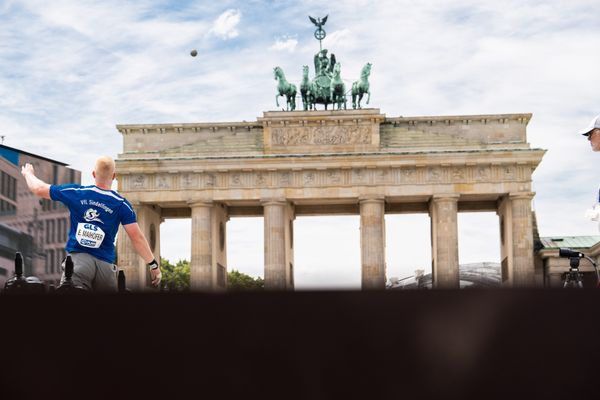 Eric Maihoefer (VfL Sindelfingen) beim Kugelstossen waehrend der deutschen Leichtathletik-Meisterschaften auf dem Pariser Platz am 24.06.2022 in Berlin